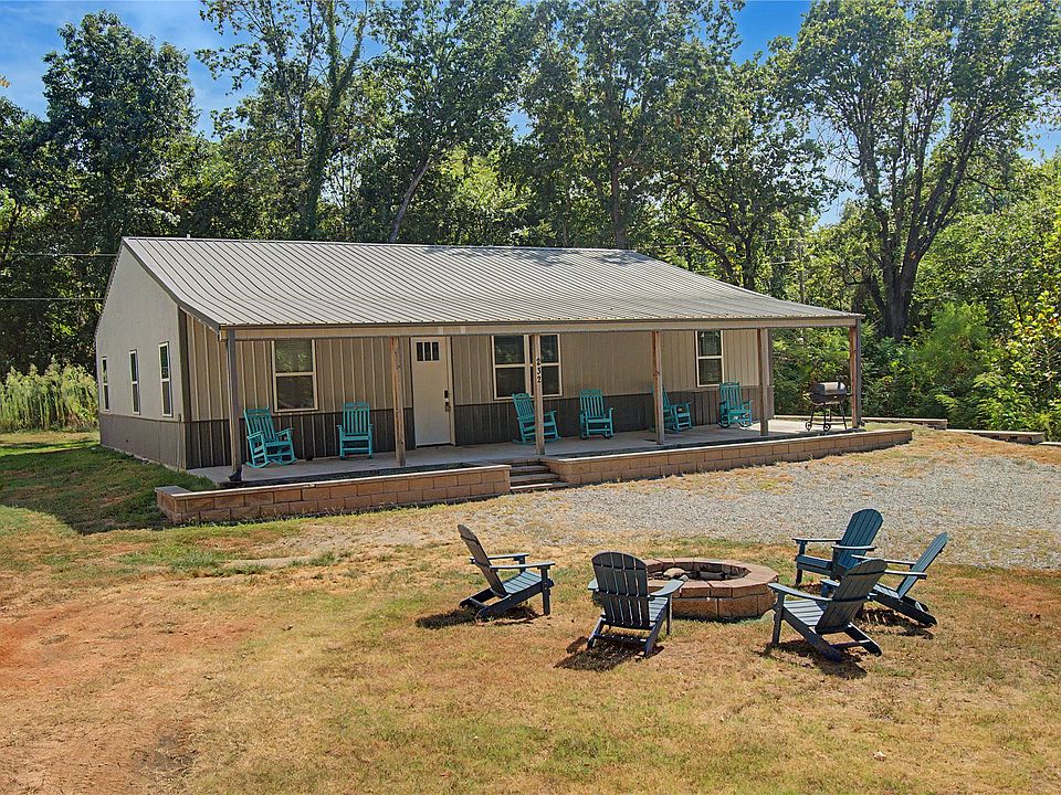 1st image of 232 Oak Hollow Rd