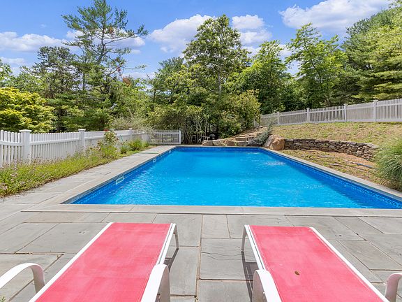 3rd image of 21 Eastway Dr