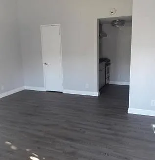 Smoke Tree Studio Apartments — Photo 4