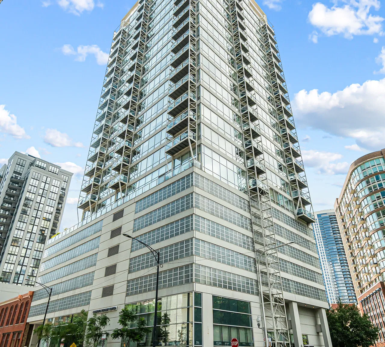1 bed, 1.5 bath, 864 sqft, $3,000 — Photo 1