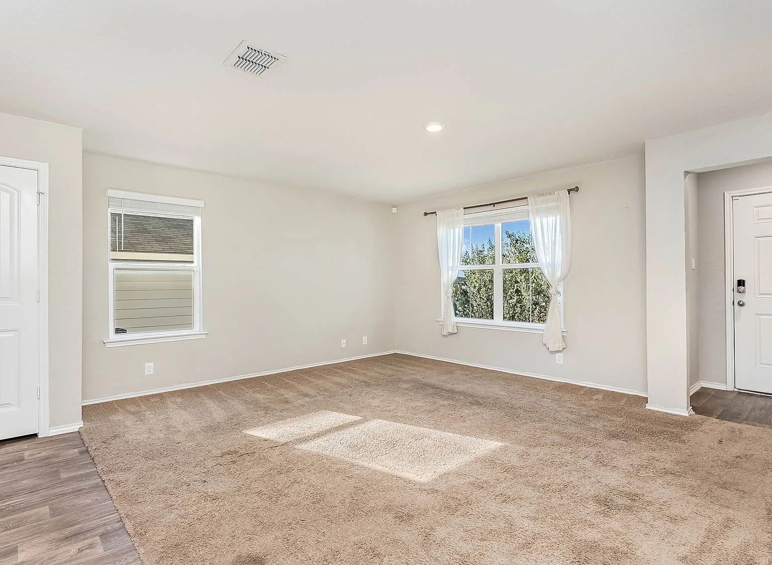 3 bed, 2.5 bath, 1497 sqft, $1,550 — Photo 3