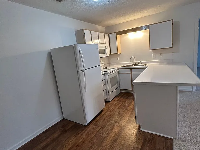 Arlington Apartments — Photo 79