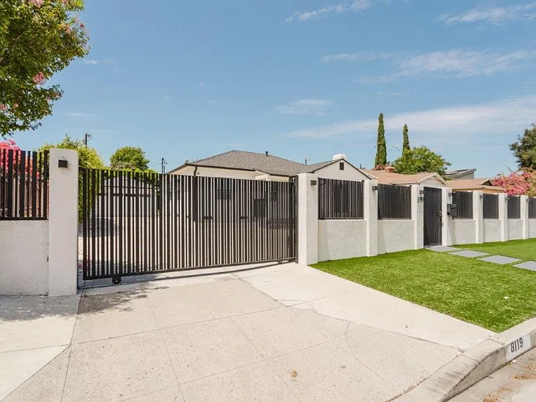 8119 Shadyglade Ave — Photo 13