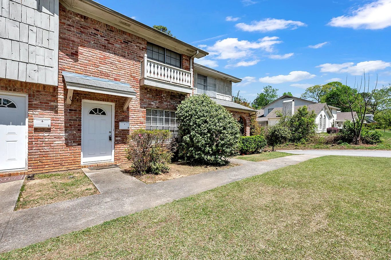 2 bed, 1.5 bath, 1050 sqft, $1,300 — Photo 4