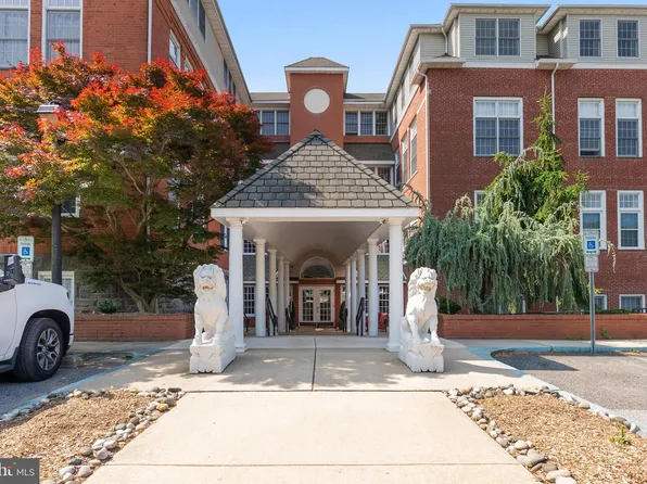 100 Aura Rd APT 204, Clayton, NJ 08312