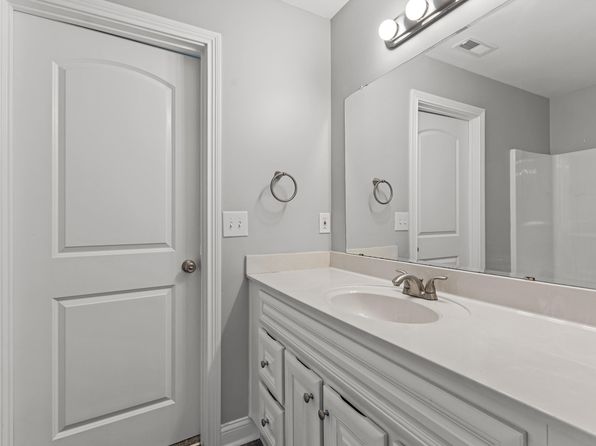 lexington-kentucky-446956486 picture