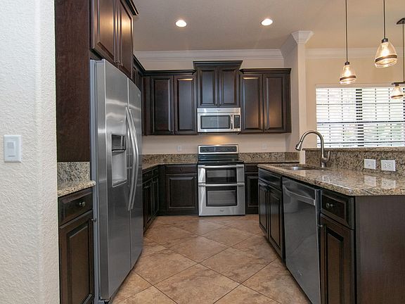 4th image of 10449 Henbury St
