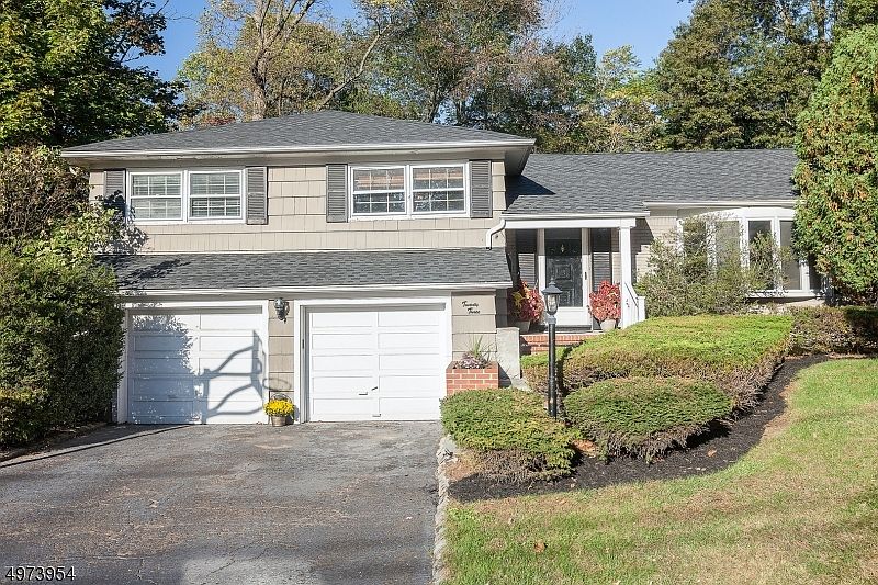1st image of 23 Hickory Dr