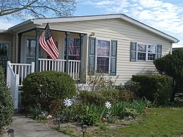 1661-345 Old Country, Riverhead, NY 11901