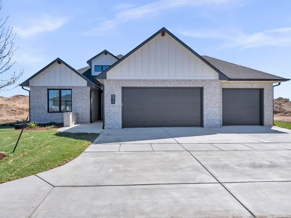 8317 Waterway Ct, Maize, KS 67101