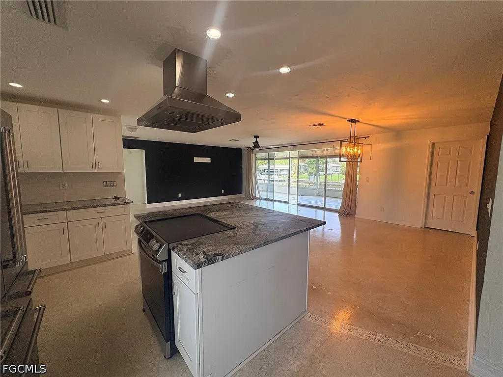 3 bed, 2.0 bath, 1482 sqft, $2,200 — Photo 3