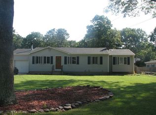 36 Wildwood Dr, Calverton, NY