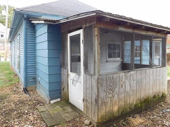 4th image of 147 Wallace Ave #149