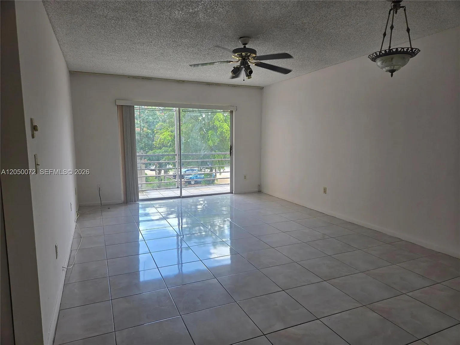 Brookfield Square Condo — Photo 1