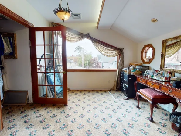 2112 Avenue L image 16 of 23