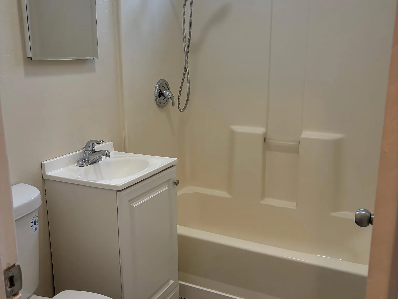 2 bed, 900 sqft, $2,350 — Photo 3