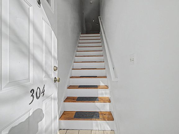 4th image of 7 Dean St #3-304