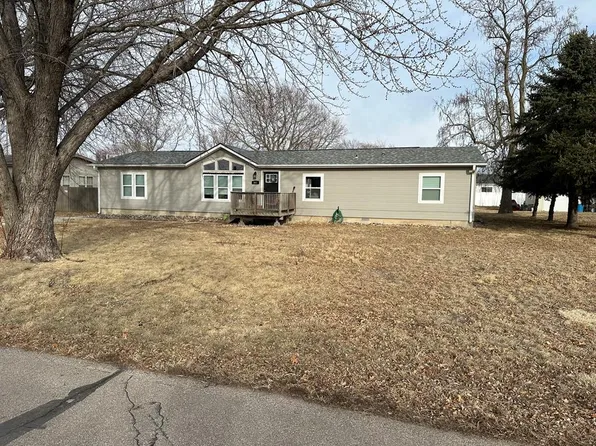 668 N Pelham Ave, Giltner, NE 68841