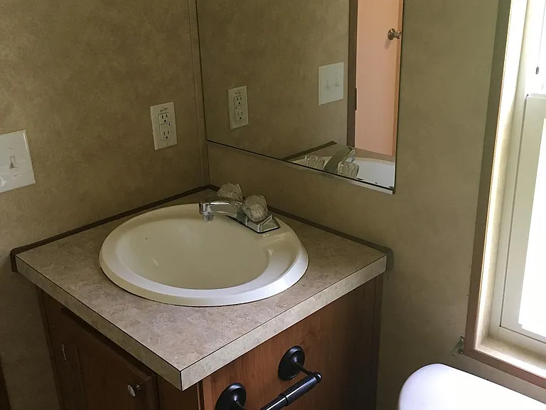 135 Elaine Dr — Photo 17