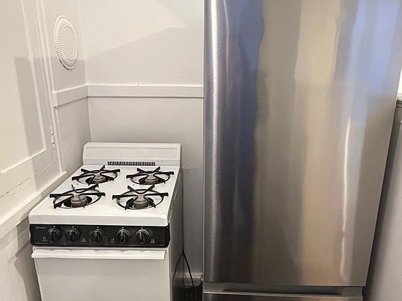 5th image of 2055 California St APT 204