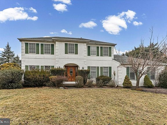 3rd image of 121 Gwynmont Dr
