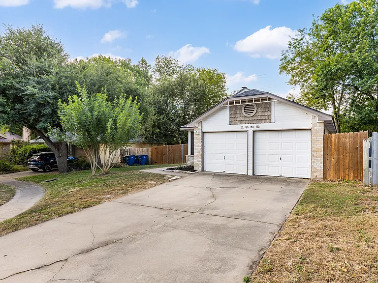 1803 Heatherglen Ln — Photo 4