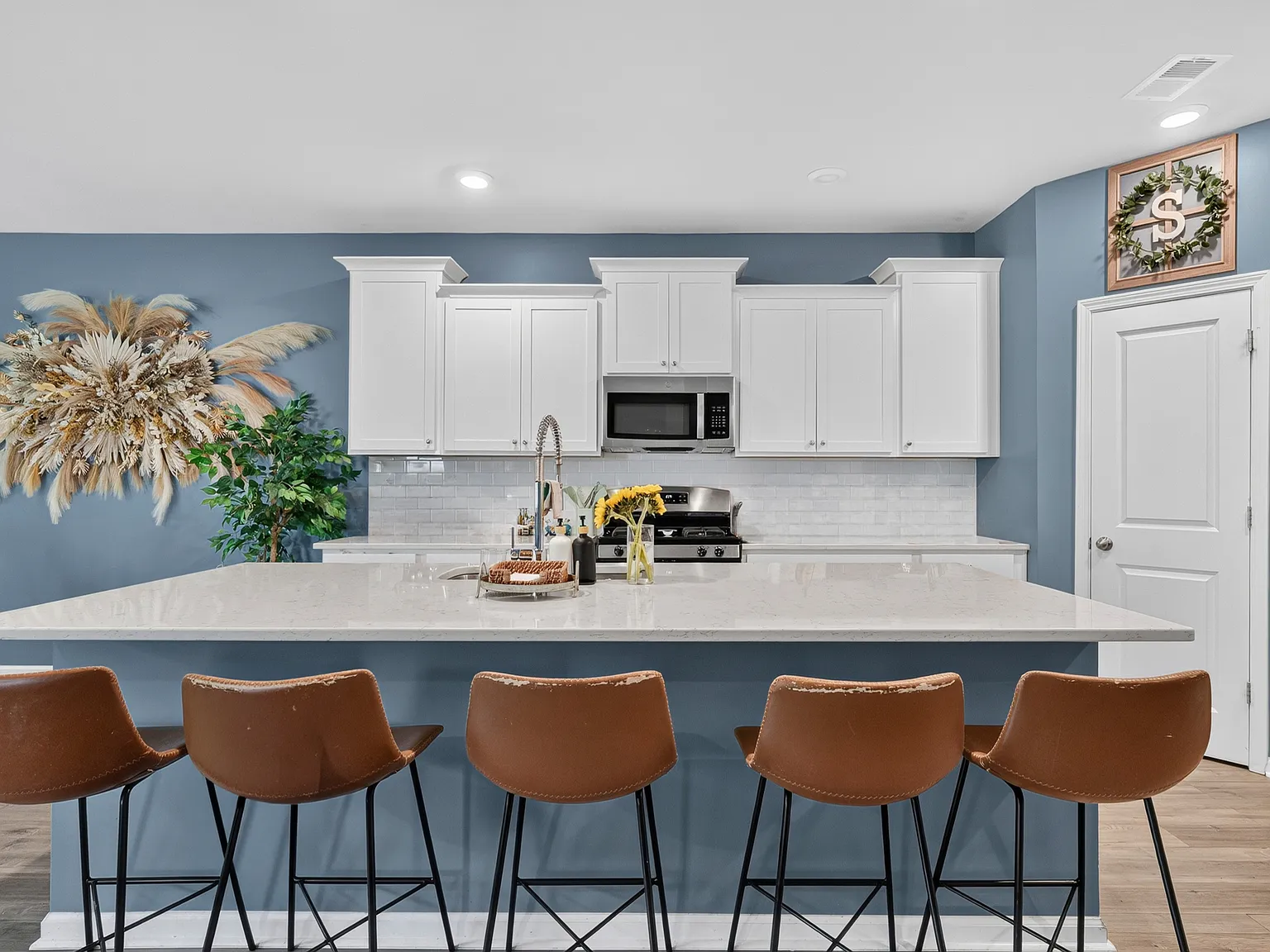 5 bed, 3.5 bath, 3040 sqft, $3,250 — Photo 4