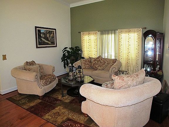 3rd image of 1574 Stockton Dr