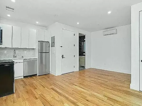 3215 Clarendon Road image 1 of 8