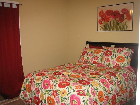 Cozy second bedroom for family or guest