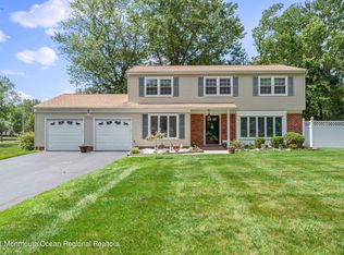1 Camelot Ct, Manalapan, NJ 07726
