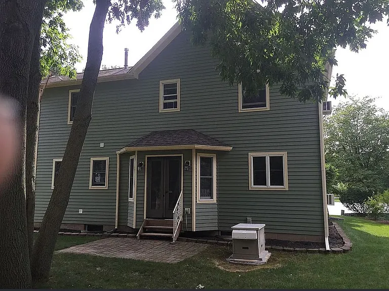9 Wisteria Ln — Photo 2