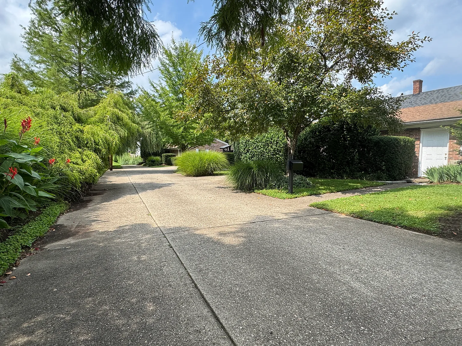 2 bed, 700 sqft, $1,600 — Photo 2