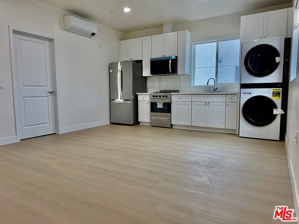 2 bed, 2.0 bath, 762 sqft, $2,300 — Photo 3