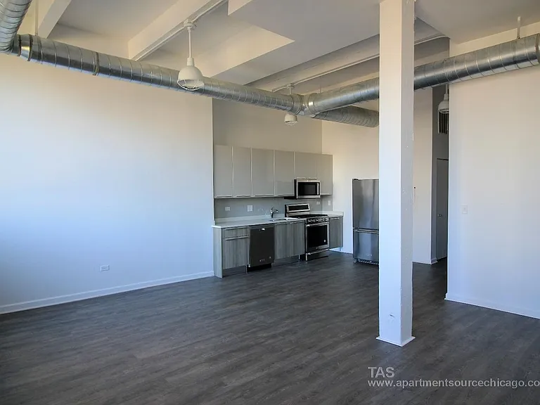 932 W Dakin St #206 — Photo 4