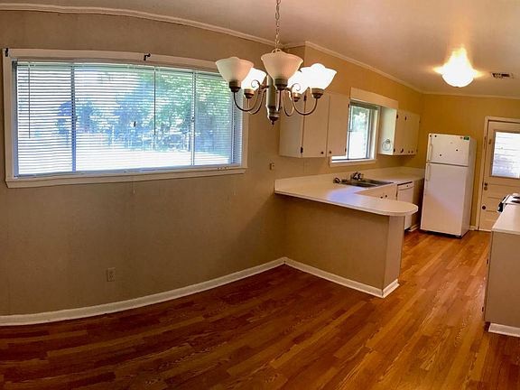 5th image of 109 Halcott Dr