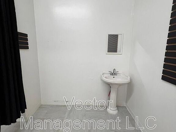 4th image of 1158 Dixwell Avenue Team Mall #B3