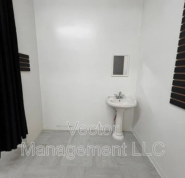 1158 Dixwell Avenue Team Mall #B3 — Photo 4