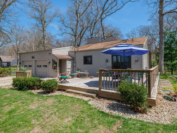 8281 Heritage Dr, Kalamazoo, MI 49009