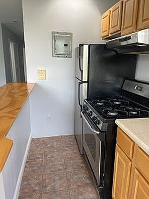 2nd image of 386 Macdonough St APT 3