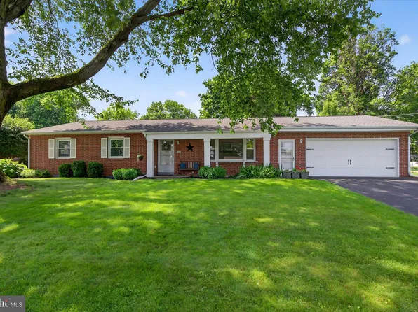 5032 Martin Dr, East Petersburg, PA 17520