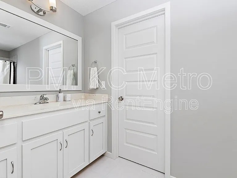 15708 Canterbury St — Photo 32