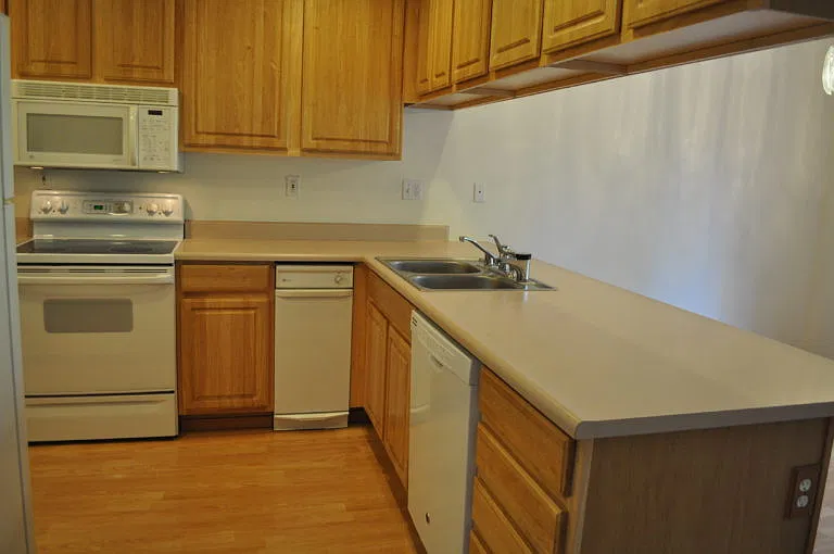 3 bed, 2150 sqft, $3,095 — Photo 2