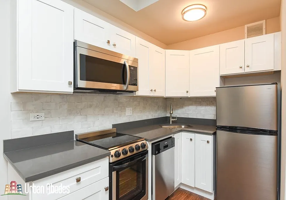 Studio, 300 sqft, $1,620 — Photo 3
