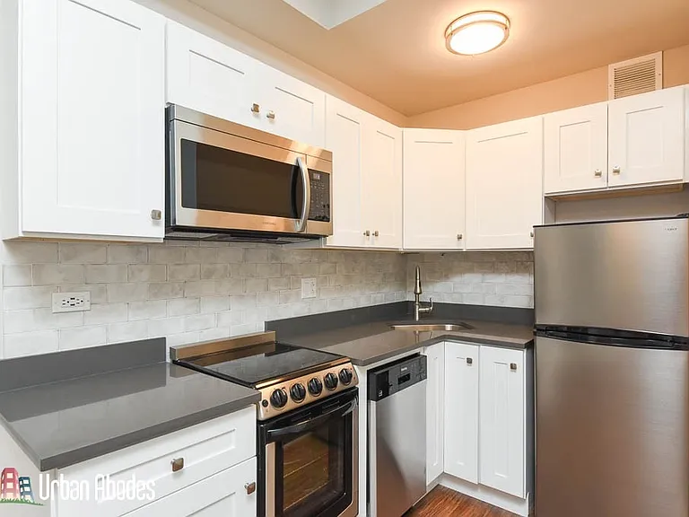 640 W Wrightwood Ave #109 — Photo 3