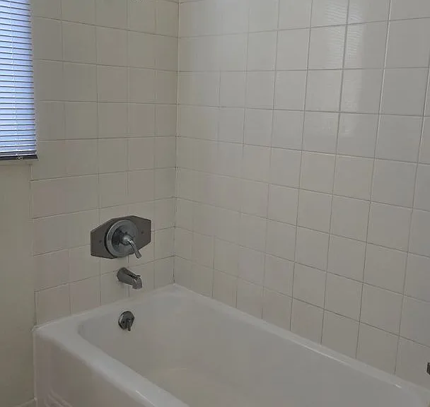 4743 Beverly Blvd — Photo 11