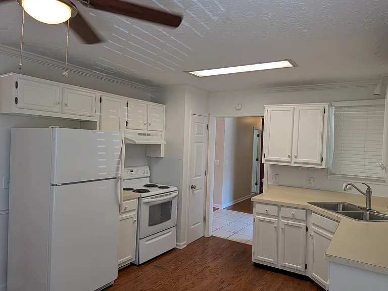 102 Post Oak Rd — Photo 18