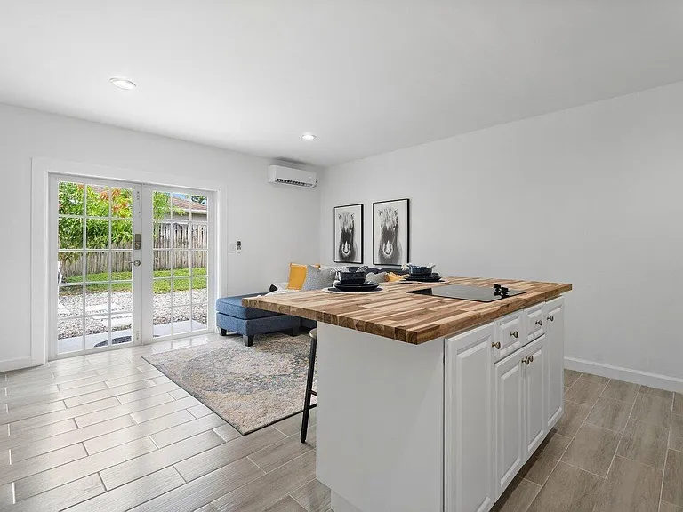 1190 Sachem Head Ter — Photo 14