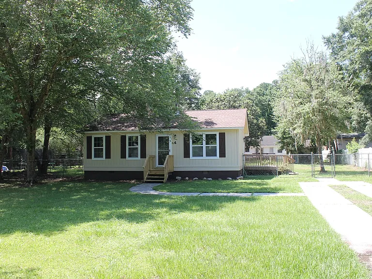 4 George B Ct — Photo 2