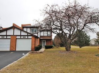 1523 Columbia Ct, Elk Grove Village, IL 60007